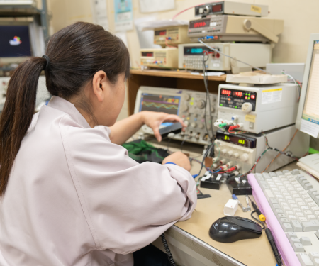電子部品製造の様子